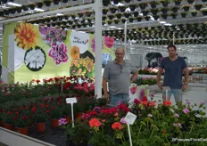 Ook Selecta one presenteerde een uitgebreide proef, op het nieuwe bedrijven van Bolk Plants in Haaften. Op de foto Ton de Bresser (links) en Martin Bolk.